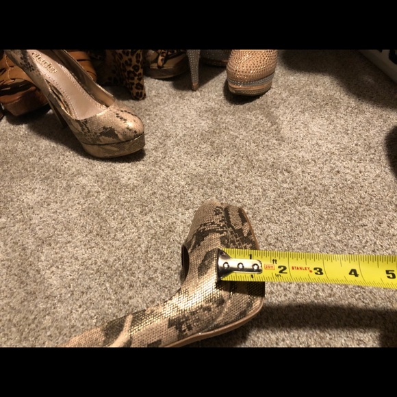 Charles David Platform Pumps Size 7 - Picture 7 of 7